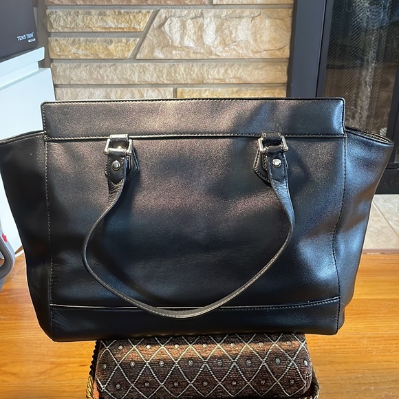 Coach bag in Black! - Picture 5 of 15